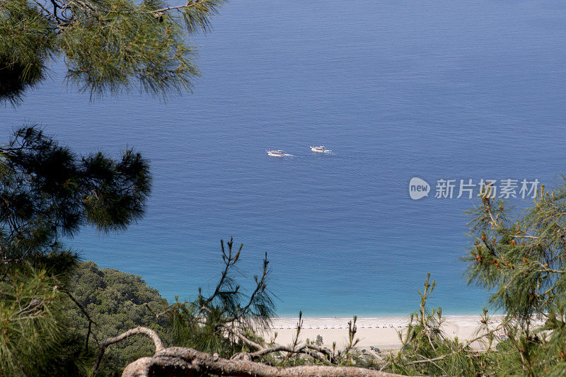 土耳其穆格拉Fethiye附近oludeniz blue lagoon海岸的客船